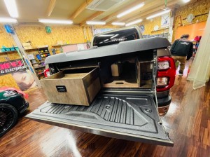 ハイラックス　タンドラ　ピックアップ　トラック　ベッド　荷台　引き出し　収納　カーゴ　スライド　スライダー　キャンパー　固定　小物収納　デッドスペース