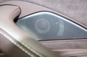 アウディ AUDI BANG & OLUFSEN バングアンドオルフセン　スピーカー交換　音質向上　ツイーター　スコーカー　ウーハー　後付け　ワイヤレス　CarPlay カープレイ　カーオーディオ　純正ナビ MMI MMI2