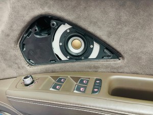 アウディ AUDI BANG & OLUFSEN バングアンドオルフセン　スピーカー交換　音質向上　ツイーター　スコーカー　ウーハー　後付け　ワイヤレス　CarPlay カープレイ　カーオーディオ　純正ナビ MMI MMI2