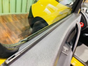 KANGOO カングー カーテン 運転席 助手席 直射日光 日焼け 赤ちゃん チャイルドシート 遮光 間仕切りカーテン 授乳 車中泊 日焼け 日差し　曲がるカーテンレール　ホットワイヤード　名古屋