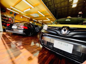 名古屋　カーオーディオ専門店　HOT WIRED ホットワイヤード　スピーカー交換　CarPlay ワイヤレス　アウディ　カングー　シトロエン　DS3 DS5 A7 BUELL KANGOO2 S1000RR BMW コーディング