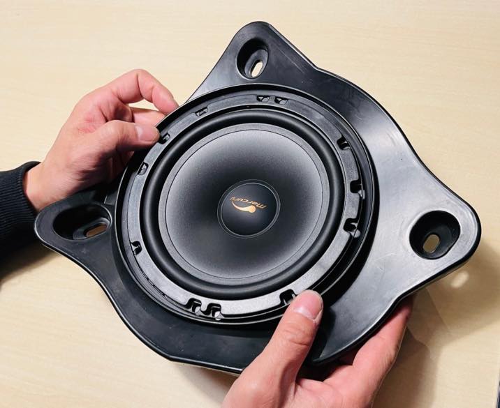 W205 ベンツ Cクラスのカーオーディオの音質向上の方法：低音強化・サブウーハー取付編