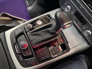 audi 後付け　カープレイ　ワイヤレス　CarPlay iPhone ミラーリング　Android Auto HDMI 映像入力　AVインターフェース AUX 外部入力 グーグルマップ　ネットフリックス　ファイヤースティック　アマゾン　プライムビデオ　ファイヤーTV 動画　サブスク　アプリ　Youtube ユーチューブ　ホットワイヤード　名古屋　アウディ　A7 A8 A6 A5 A4 A3 A2 Q5 Q7 Q3 NETFLIX