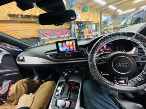 audi 後付け　カープレイ　ワイヤレス　CarPlay iPhone ミラーリング　Android Auto HDMI 映像入力　AVインターフェース AUX 外部入力 グーグルマップ　ネットフリックス　ファイヤースティック　アマゾン　プライムビデオ　ファイヤーTV 動画　サブスク　アプリ　Youtube ユーチューブ　ホットワイヤード　名古屋　アウディ　A7 A8 A6 A5 A4 A3 A2 Q5 Q7 Q3 NETFLIX