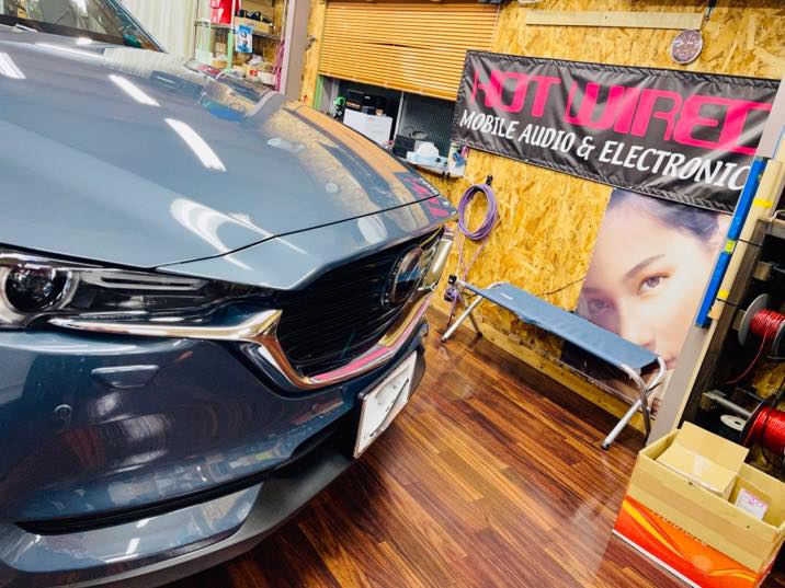 CX-8 BOSEサウンドの音質向上のために必要なスピーカー交換と位相の最適化カスタムについて詳しく説明します。