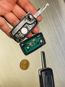 シトロエン　プジョー　C3 C4 308 キーレス　リモコン　ケース　交換　キーブレード　キーカット　スペアキー　リモコンケース　イモビ