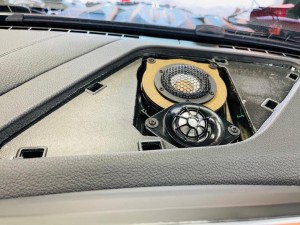 BMW　ハーマンカードン　純正ナビ　音質向上　音質改善　コーディング　スピーカー交換　ツイーター　センタースピーカー シート下　ウーハー　B&W B&O BOSE BMW専用　名古屋　ホットワイヤード