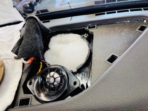 BMW　ハーマンカードン　純正ナビ　音質向上　音質改善　コーディング　スピーカー交換　ツイーター　センタースピーカー シート下　ウーハー　B&W B&O BOSE BMW専用　名古屋　ホットワイヤード　音質