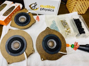 BMW　ハーマンカードン　純正ナビ　音質向上　音質改善　コーディング　スピーカー交換　ツイーター　センタースピーカー  シート下　ウーハー　B&W B&O BOSE BMW専用　名古屋　ホットワイヤード　Audible Physics