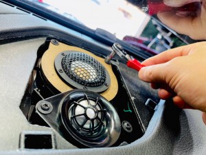 BMW　ハーマンカードン　純正ナビ　音質向上　音質改善　コーディング　スピーカー交換　ツイーター　センタースピーカー シート下　ウーハー　B&W B&O BOSE BMW専用　名古屋　ホットワイヤード　高音質