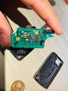シトロエン　プジョー　C3 C4 308 キーレス　リモコン　ケース　交換　キーブレード　キーカット　スペアキー　リモコンケース　イモビ