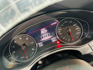 アウディ A7 後付け　ワイヤレス　カープレイ　CarPlay ミラーリング　Android Auto 動画再生　動画アプリ　動画視聴　ミラーリング HDMI ビデオ入力　外部入力　MMI AUX WIFI Bluetooth HOT WIRED 名古屋