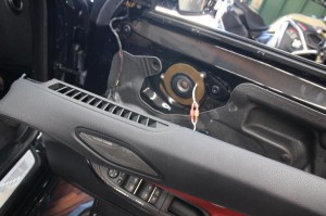 BMW　ハーマンカードン　純正ナビ　音質向上　音質改善　コーディング　スピーカー交換　ツイーター　センタースピーカー シート下　ウーハー　B&W B&O BOSE BMW専用　名古屋　ホットワイヤード