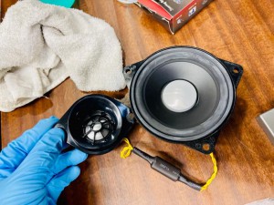 BMW　ハーマンカードン　純正ナビ　音質向上　音質改善　コーディング　スピーカー交換　ツイーター　センタースピーカー  シート下　ウーハー　B&W B&O BOSE BMW専用　名古屋　ホットワイヤード