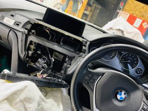 bmw ナビ　修理　グレーアウト　地図　更新　インストール　フラッシング　ライセンス　コード　コーディング　ブラックアウト　再起動　繰り返す　勝手に再起動　コーディング