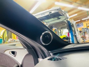 アウディ Audi A6 BOSE BANG&OLUFSEN A7 A8 A5 A4 Q7 ボーズ　バングアンドオルフセン　スピーカー交換　ツイーター交換　音質向上　音質改善　プレミアムカーオーディオ　名古屋　カーオーディオ専門　ホットワイヤード　ツイーター埋込　ピラー　張り替え　Mercury Car Audio