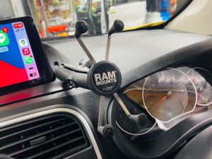 カングー kangoo ナビ　交換　取付　10インチ　デカングー　iPhoneホルダー　スマホ　ホルダー　iPad GoPro ラムマウント　カープレイ　CarPlay ミラーリング　アンドロイド