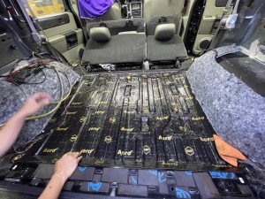 調音　デッドニング　断熱　遮熱　防音　防振　静音　車内空間　エアコン　STP シンサレート　FOCAL レジェントレックス　ロックウール　スタイロ
