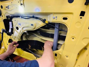 カングー　スピーカー交換　ドアスピーカー ツイーター　オーディオ　CarPlay ナビ交換　ナビ　取付　デッドニング　カープレイ　KANGOO ルノー　Mercury HOT WIREDカングー　スピーカー交換　ドアスピーカー ツイーター　オーディオ　CarPlay ナビ交換　ナビ　取付　デッドニング　カープレイ　KANGOO ルノー　Mercury HOT WIRED