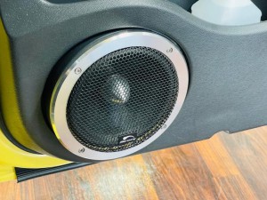 カングー　スピーカー交換　ドアスピーカー  ツイーター　オーディオ　CarPlay ナビ交換　ナビ　取付　デッドニング　カープレイ　KANGOO ルノー　Mercury  HOT WIRED