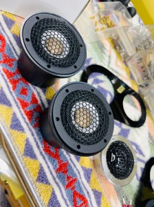ヘリックス HELIX V-EIGHT ULTRA DSP PRO TWELVE ハイレゾ 3WAY 4WAY 2WAY マルチ　DSP内蔵　アンプ　音調整　カーオーディオ　DAP FLUC 音源 コンダクター　ツイーター　ミッドレンジ　サブウーハー　ミッドベース　デッドニング　Mercury Car Audio Audible Physics ROCKFORD FIIO KANGOO カングー　アンドロイドナビ　ハイレゾプレーヤー　デジタル出力　トスリンク　RAM2 K62