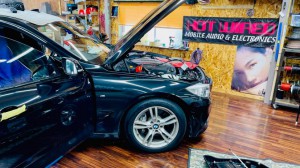 BMW 純正　ナビ　後付け　ワイヤレス　CarPlay Android Auto アンドロイド　カープレイ　NBT CIC EVO ID4 ID5 ID6 ID7 ID8 ID9 335i Apple CarPlay iPhone ミラーリング　Youtube スマホ　動画　アプリ　ユーチューブ