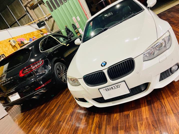 E92 BMW 335i BMW純正ナビの修理：電源が落ちる、再起動する、