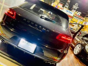 ポルシェ　ナビ交換　大型モニター　マカン　MACAN カイエン　パラメーラ  10インチ　9インチ　アンドロイド　テスラ　テスロイド　グーグルマップ　Youtube ミラーリング　CarPlay ネットフリックス　アマゾン　アップル　iPhone ユーチューブ　動画再生　アンドロイドナビ  テスロイド  ホットワイヤード