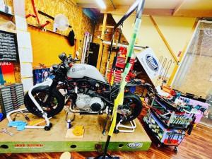 buell ビューエル　サイクロン m2 x1 xb12 xb9 s2 フロントフォーク　フォークオイル　フォークシール　オーバーホール　オイル交換　名古屋　ホットワイヤード