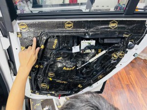 ベンツ　カーオーディオ　スピーカー交換　ブルメスター BURMESTER ツイーター交換 3Dツイーター　デッドニング　ウーハー　カープレイ　音質向上　W222 W223 W295 W206 W213 GLC