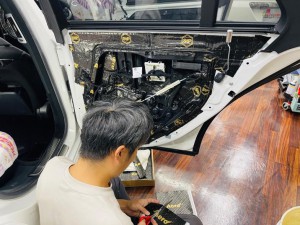 ベンツ　カーオーディオ　スピーカー交換　ブルメスター BURMESTER ツイーター交換 3Dツイーター　デッドニング　ウーハー　カープレイ　音質向上　W222 W223 W295 W206 W213 GLC