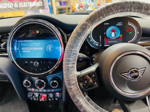 BMW MINI ミニ　後付け　CarPlay カープレイ　有効化　コーディング　F54 F5 F56 F57 F60 グーグルマップ　ヤフーカーナビ　Youtube アイフォン　スマホ　ワイヤレス　名古屋　HOT WIRED ホットワイヤード　接続設定　ナビなし　WIIFI ブルーツース 
