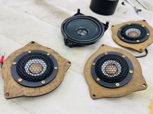 ベンツ　カーオーディオ　スピーカー交換　ブルメスター BURMESTER ツイーター交換 3Dツイーター　デッドニング　ウーハー　カープレイ　音質向上　W222 W223 W295 W206 W213 GLC