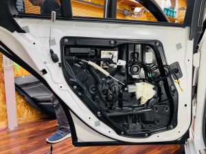 ベンツ　Sクラス　スピーカー交換　ドア　デッドニング　音質向上　カーオーディオ　ブルメスタ