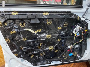 ベンツ　カーオーディオ　スピーカー交換　ブルメスター BURMESTER ツイーター交換 3Dツイーター　デッドニング　ウーハー　カープレイ　音質向上　W222 W223 W295 W206 W213 GLC