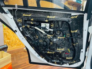 ベンツ　カーオーディオ　スピーカー交換　ブルメスター BURMESTER ツイーター交換 3Dツイーター　デッドニング　ウーハー　カープレイ　音質向上　W222 W223 W295 W206 W213 GLC