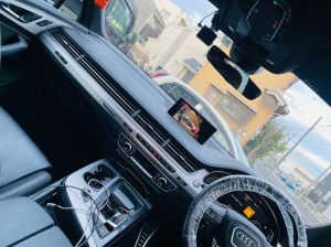 アウディ　Audi Q7 Q3 Q5 Q6 Q9 ヘッドレストモニター　リアエンターテーメント　リアモニター　フリップダウン　モニター追加　CarPlay DVD Netflix アマゾン　プライム　カーオーディオ  スピーカー交換　名古屋　ホットワイヤード