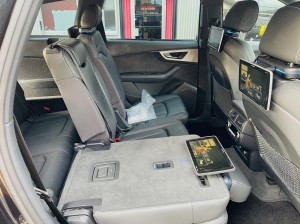 Audi Q7 Q3 Q5 Q6 Q9 ヘッドレストモニター　リアエンターテーメント　リアモニター　フリップダウン　モニター追加　CarPlay DVD Netflix アマゾン　プライム　カーオーディオ  スピーカー交換　名古屋　ホットワイヤード