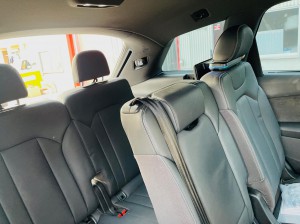 Audi Q7 Q3 Q5 Q6 Q9 ヘッドレストモニター　リアエンターテーメント　リアモニター　フリップダウン　モニター追加　CarPlay DVD Netflix アマゾン　プライム　カーオーディオ  スピーカー交換　名古屋　ホットワイヤード
