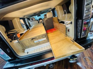 hummer h2 ハマー　キャンパー　ステルス　キャンプ　車中泊　ベッド　荷室　トランク　カーゴ　荷物　オートキャンプ　キャンパーキット製作　ステルスキャンパー　ホットワイヤード　名古屋　suv ピックアップトラック　ミニバン　ワゴン