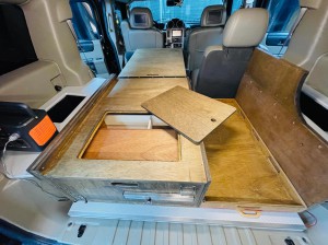 hummer h2 ハマー　キャンパー　ステルス　キャンプ　車中泊　ベッド　荷室　トランク　カーゴ　荷物　オートキャンプ　キャンパーキット製作　ステルスキャンパー　ホットワイヤード　名古屋　suv ピックアップトラック　ミニバン　ワゴン
