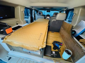 hummer h2 ハマー　キャンパー　ステルス　キャンプ　車中泊　ベッド　荷室　トランク　カーゴ　荷物　オートキャンプ　キャンパーキット製作　ステルスキャンパー　ホットワイヤード　名古屋　suv ピックアップトラック　ミニバン　ワゴン