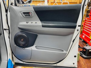 ノア　アウターバッフル　スピーカー交換　ツイーター　位相　イコライザー　音調整 dsp Mercury Car Audio c62 dsp8.4hd dsp内蔵　パワードウーハー アンプ内蔵　オールインワン　アウター製作　埋込　rta フェイズ　プラリティー　チェッカー　HOT WIRED 名古屋　レザー仕上げ　アウター