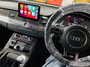 アウディ純正ナビ　AUDI 後付け　ワイヤレス　CarPlay カープレイ　Apple CarPlay ミラーリング Android Auto HDMI USB カメラ入力　映像入力　インターフェース　AV Youtube グーグルマップ　Bluetooth S8 A8 S7 A7 A6 A4 Q5 Q3 Q7 Q8 Q9 MMI 純正ナビ