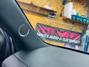 ツイーター交換　マツダ純正BOSE ボーズサウンド  スピーカー交換 センタースピーカー　ツイーター　音質向上　ホットワイヤード　名古屋　Audible Physics RAM2 フルレンジスピーカー　ワイドレンジ