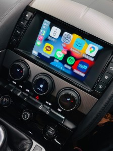 ジャガー　後付けCarPlay カープレイ　ワイヤレス　Android Auto ミラーリング カメラ入力　外部入力　フロントカメラ　iPhone Bluetooth Wi-Fi ジャガー純正　純正ナビ　JAGUAR F-TYPE グーグルマップ　ライン　ヤフーカーナビ　Youtube