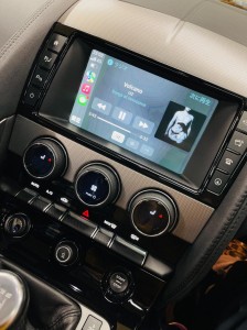 ジャガー　後付けCarPlay カープレイ　ワイヤレス　Android Auto ミラーリング カメラ入力　外部入力　フロントカメラ　iPhone Bluetooth Wi-Fi ジャガー純正　純正ナビ　JAGUAR F-TYPE