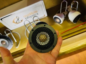 ベトナム　EMMA VIETNAM HO CHI MINH Audible Physics SAIGON サイゴン　カーオーディオ　コンテスト　技術セミナー DSPの使い方　音調整　サウンドチューニング　セミナー