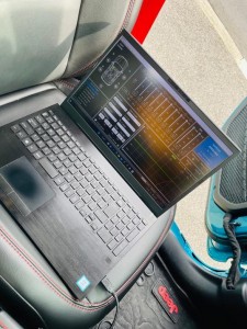 JEEP WRANGLER ジープ　ラングラー　カーオーディオ　純正ナビ　CarPlay スピーカー交換　ツイーター　ダッシュ　音質改善　音質向上　ウーハー　純正ナビ　クライスラー　アンドロイド　Youtube 動画　サブスク　動画再生　プライムビデオ　AUDISON オーディソン　BIT ONE DSP サウンドセッティング　音調整　KICKER Audible Physics 2インチ　フルレンジスピーカー　ワイドレンジスピーカー　スコーカー　ミッドレンジ　ミッドハイ　ツイドラー
