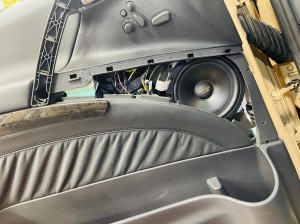 Vクラス BENZ ベンツ　スピーカー交換　ツイーター　ドアスピーカー　音質向上　サイバーナビ　Mercury Car Audio HOT WIRED